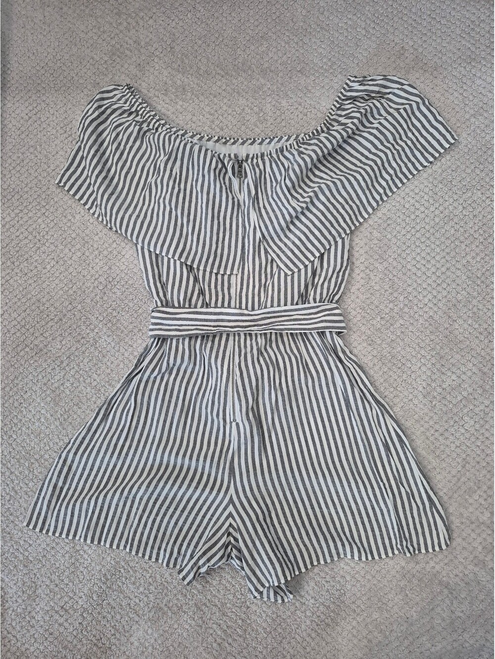 Alice +Olivia Romper Size 4 - Picture 3 of 5